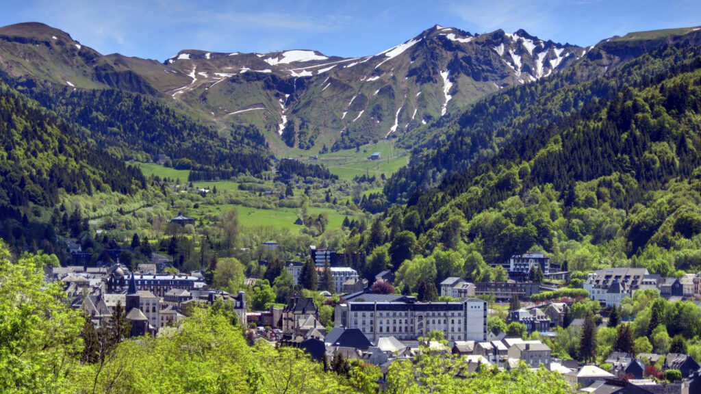 Vue du bourg et de la vallée du Mont-Dore, secteur de l'hôpital