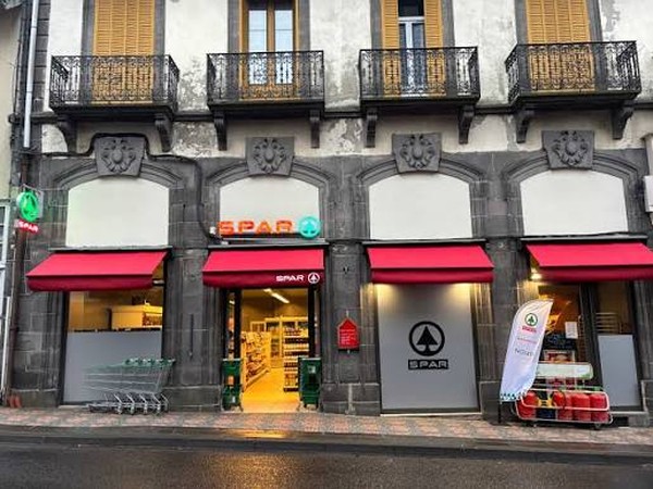 Façade du magasin Spar au Mont-Dore