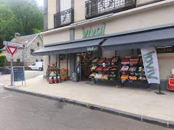 Façade du magasin Vival au Mont-Dore